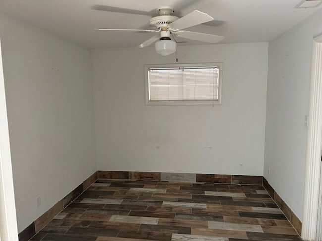 Building Photo - FREE MONTH OF DECEMBER 2025 Beach, 2nd row