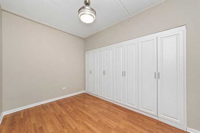 Building Photo - 6420 Double Eagle Dr