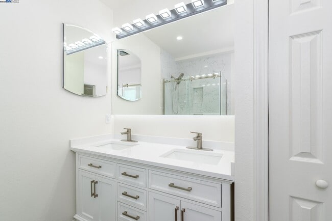 Building Photo - 16318 Maubert Ave