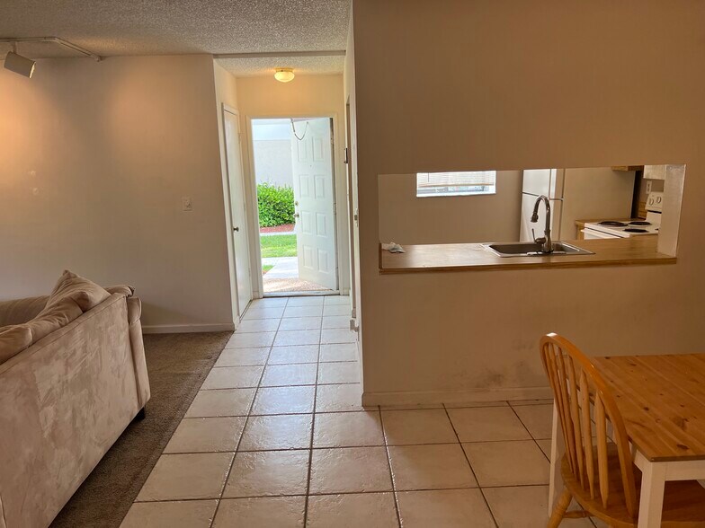 Building Photo - 111 Gardens Dr