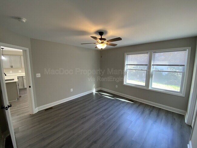 Building Photo - 77 Lakeview Dr