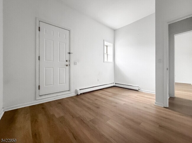 Building Photo - 403 S Main St