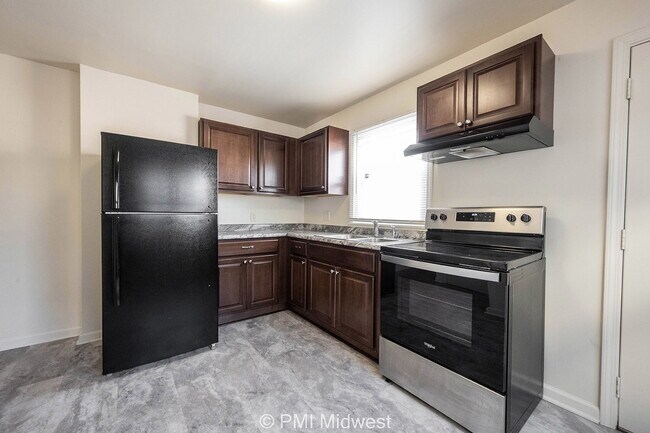 Building Photo - "Charming 2-Bedroom Duplex with Hardwood Floors in Indianapolis - Perfect Rental Opportunity!"