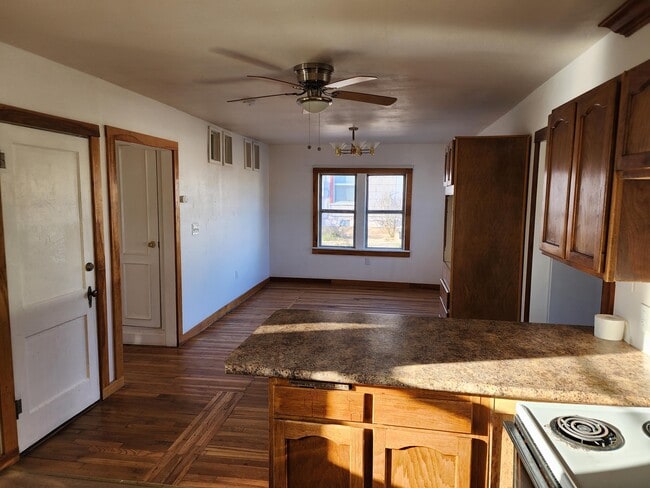 Building Photo - 604 N Ohio Ave