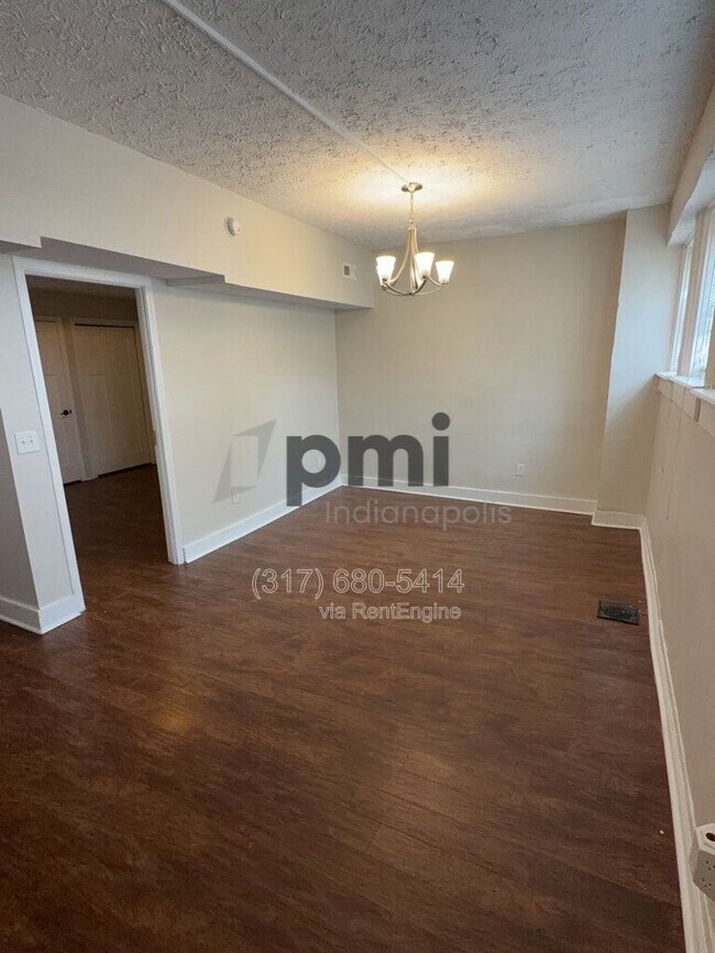 Building Photo - 1 W 28th St