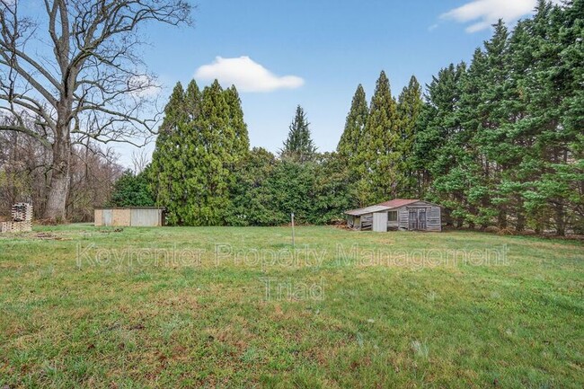 Building Photo - 8022 Linville Rd