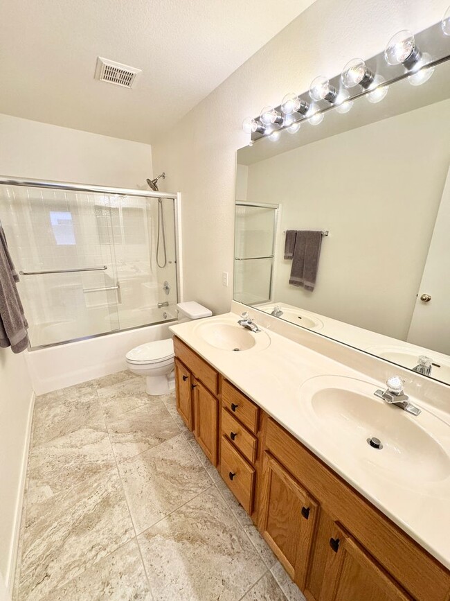 Building Photo - Meticulously Maintained 3 Bedroom + Den Single Level Home! Fantastic Low Backyard.