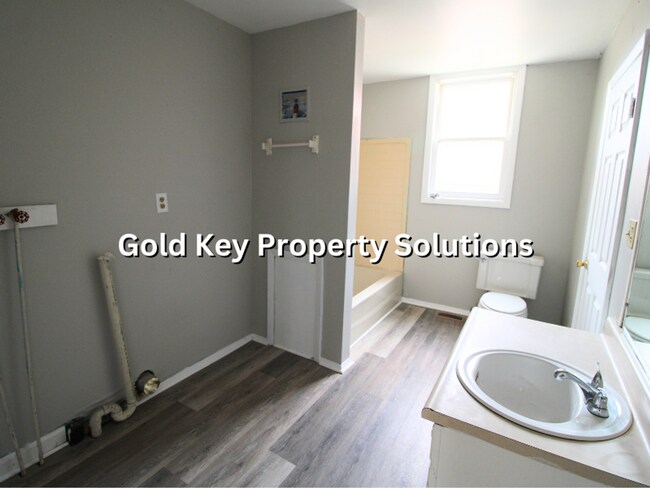 Building Photo - MUNCIE Updated 2 BR 1 BA House with New Kitchen Appliances (SECTION 8 APPROVED)