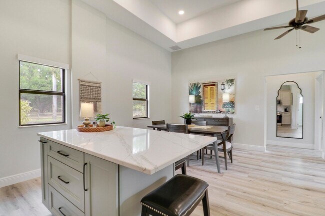 Building Photo - 10735 Lantana Rd