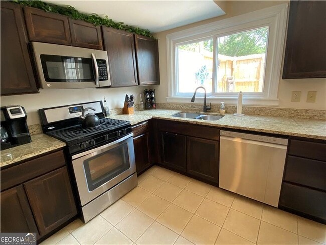 Building Photo - 1220 Kennesaw Trace Ct