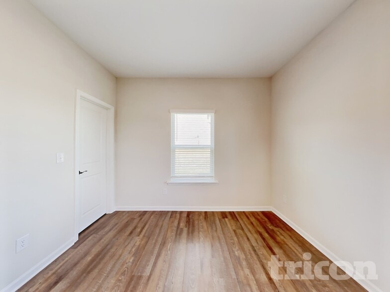 Building Photo - 966 Minden Terrace