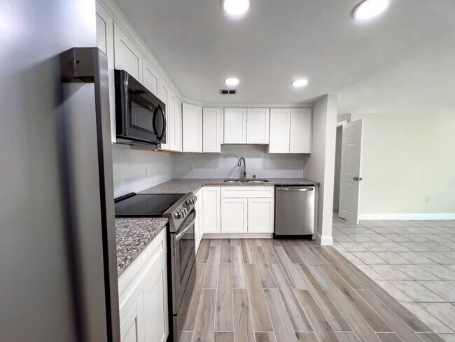 Building Photo - 592 American Legion Hwy