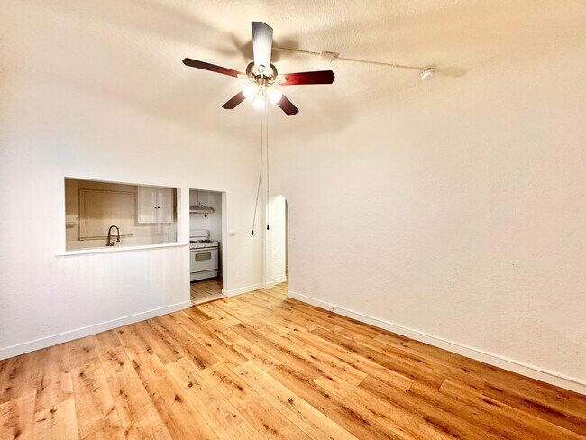 Primary Photo - 739 Normandie Ave