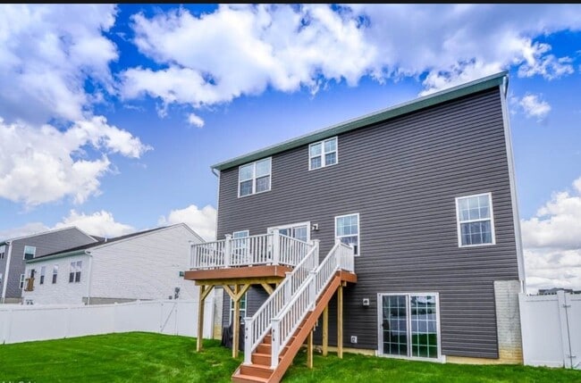 Building Photo - 6693 Harrington Court Avenue NE