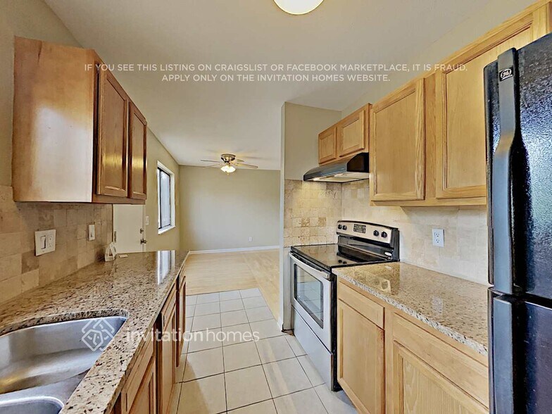 Building Photo - 10355 W 107th Ct