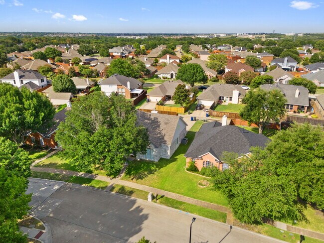 Building Photo - 2802 Briarbrook Ln