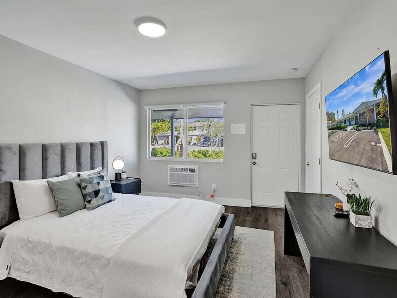 Building Photo - 3205 NE 9th St