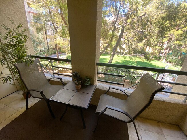 Building Photo - Beautiful Fully Furnished 1 bedroom just b...