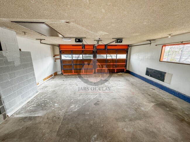 Building Photo - Beautifully Renovated Home -