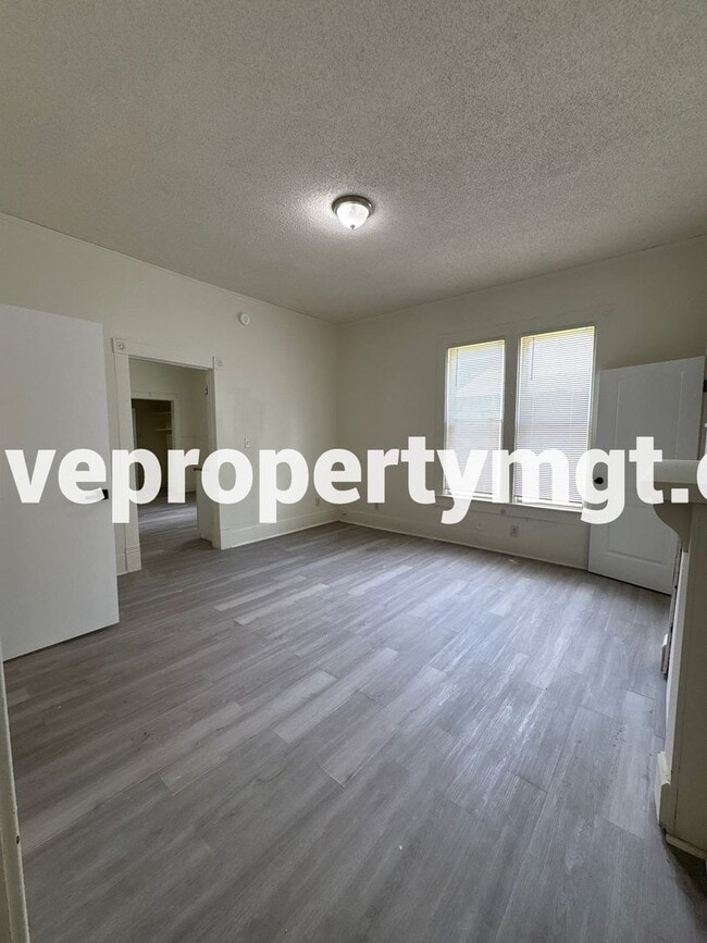 Building Photo - NEWLY RENOVATED HOME!
