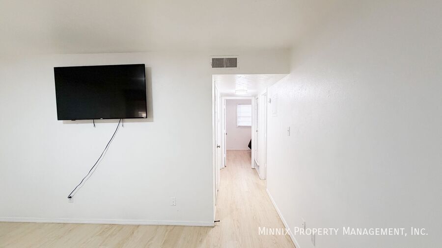 Building Photo - 5005 Ave W.-2