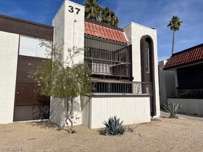 Building Photo - 1405 E Vegas Valley Dr