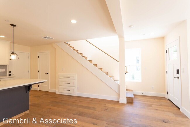 Building Photo - 2 br, 1.5 bath House - 1160 Leff Street