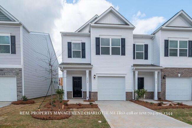 Building Photo - Modern Brand-New Built 3BR Townhome Near Uptown