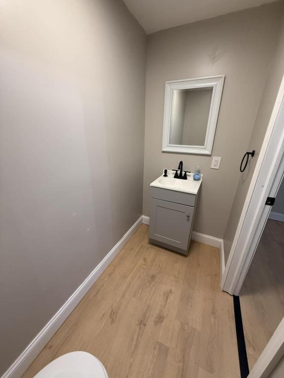 Building Photo - 35 Hess Ave