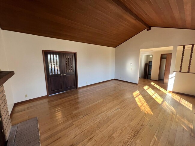 Building Photo - 381 St Andrews Ln