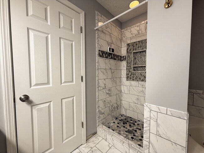 Building Photo - 2018 Tranquil Ln