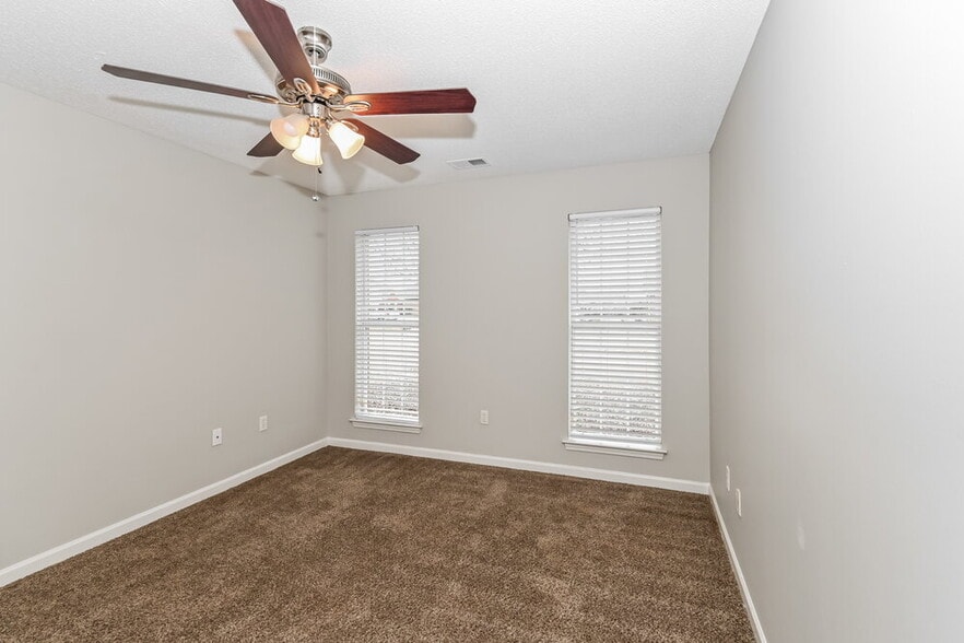 Building Photo - 2523 Russum Dr