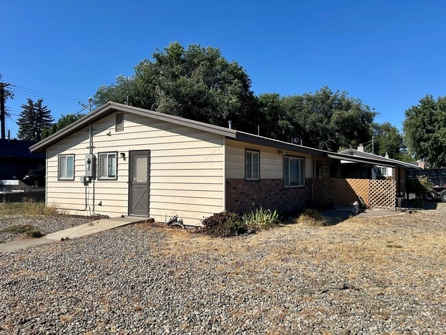 Building Photo - Can't Miss Home Near KVH