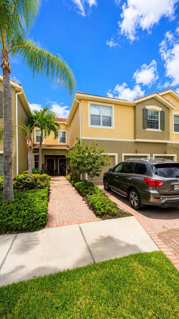 Building Photo - 7915 Moonstone Dr