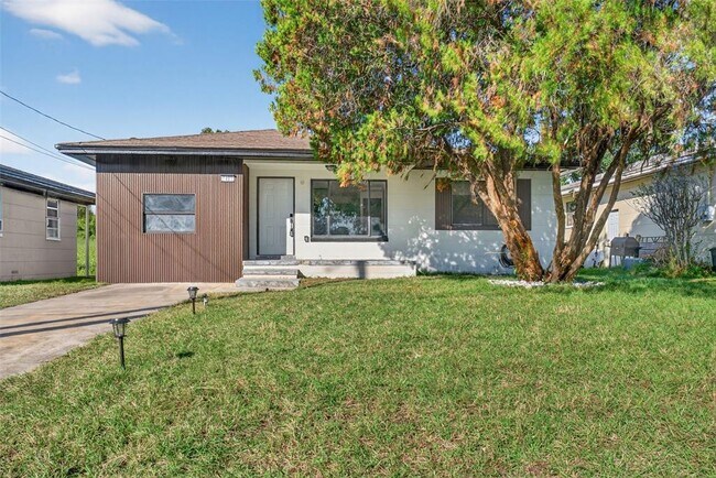 Building Photo - 2401 42nd St S