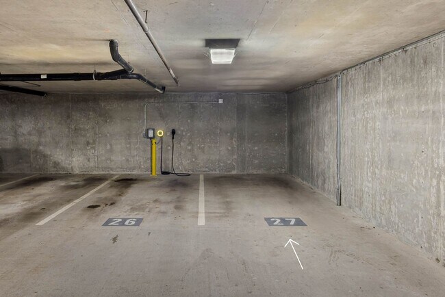 Building Photo - 701 1st Ave N