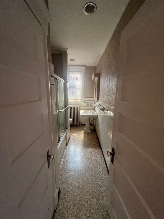 Building Photo - 1324 Perkiomen Ave