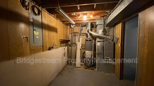 Building Photo - 105 Bedford Farm Cir