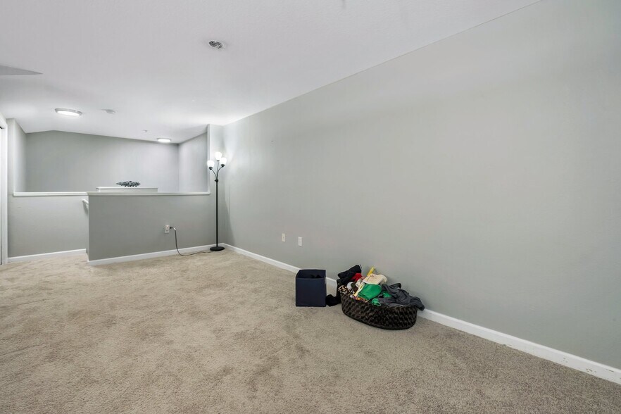 Building Photo - 2801 Chancellorsville Dr