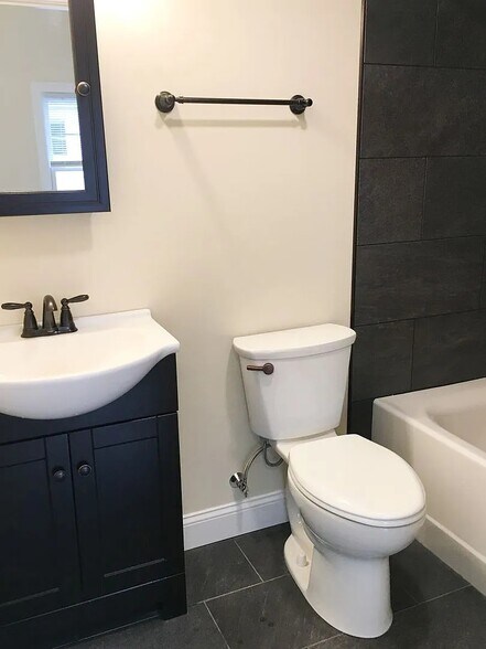 Building Photo - 33 Intervale Ave