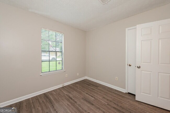 Building Photo - 6052 Creekford Dr