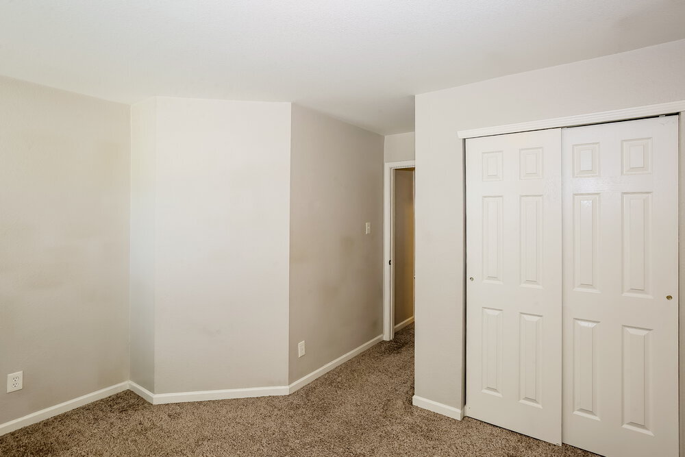 Building Photo - 8817 Oak Dr