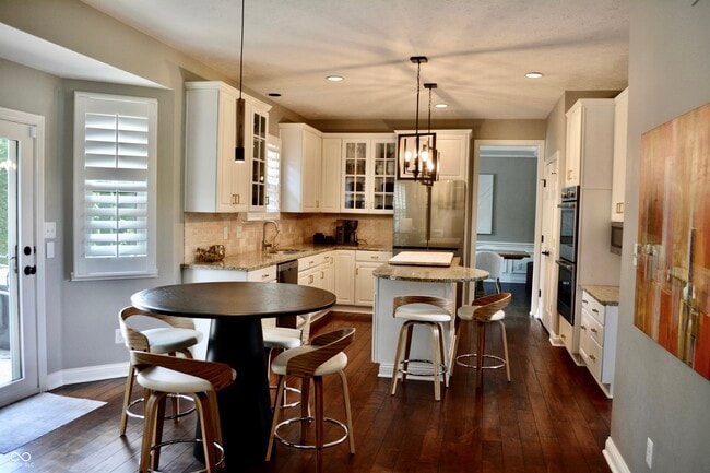 Building Photo - 6862 Riverside Way