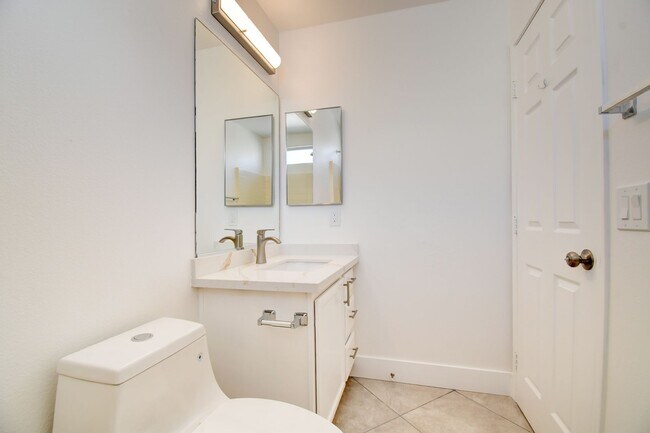 Building Photo - BEAUTIFUL 2 STORY SINGLE FAMILY HOME WITH 3 BEDROOMS AND 2.5 BATHS LOCATED IN SOUTHWEST