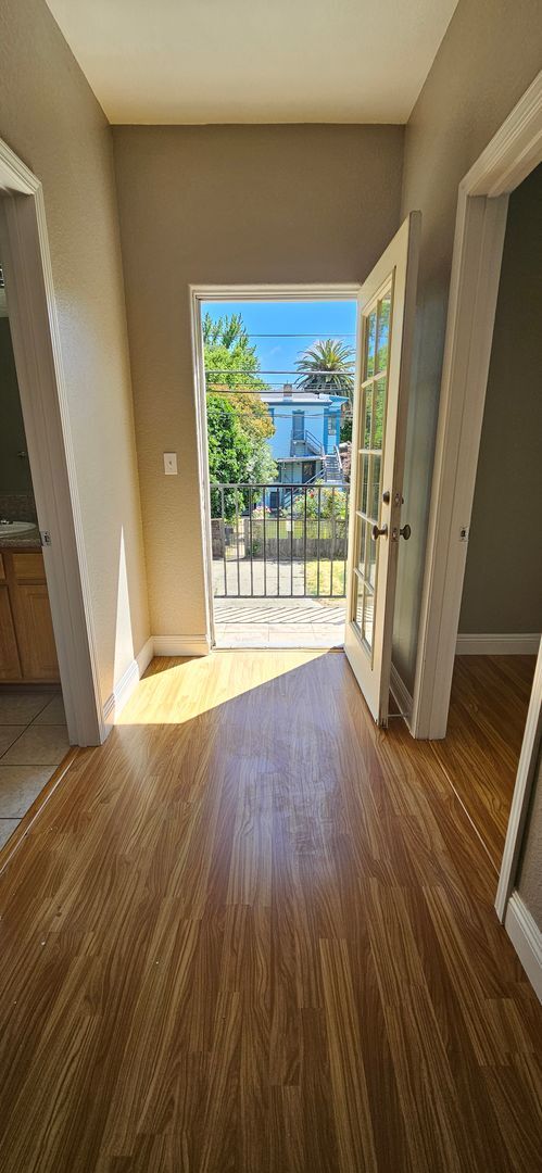 Building Photo - G Street 6 Plex