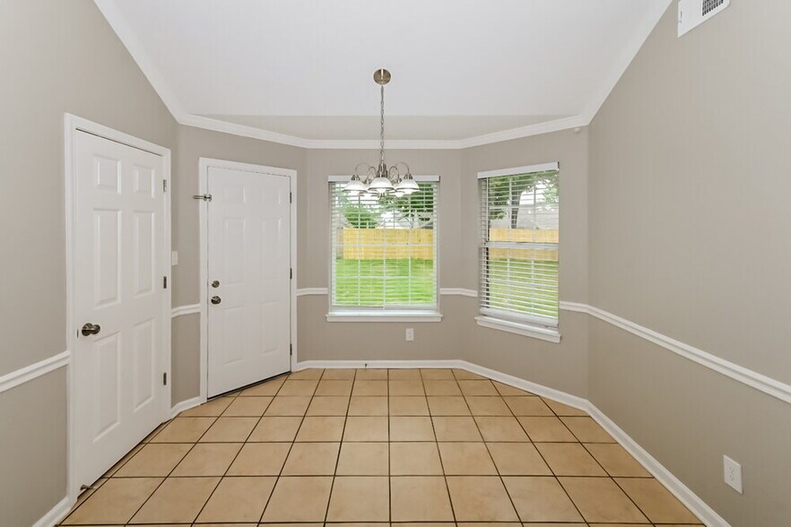 Building Photo - 6700 Black Oak Dr