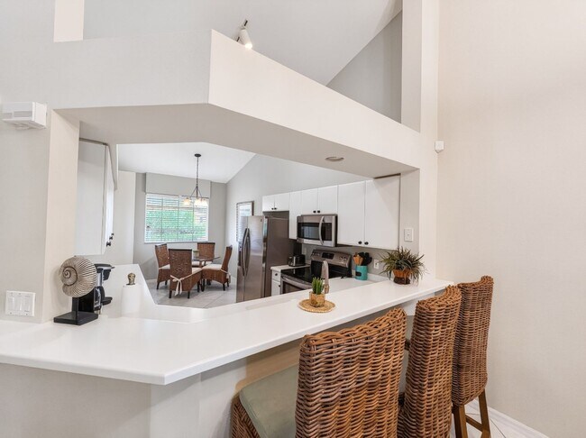 Building Photo - 2-bedroom + den condo in Lely Resort!