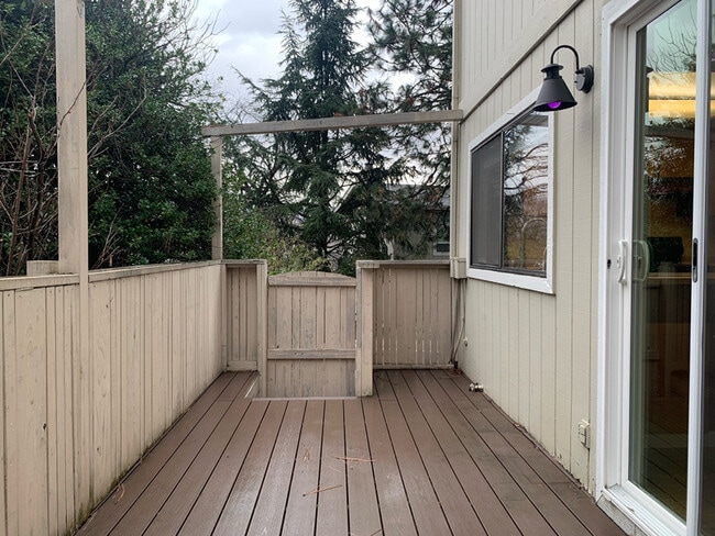 Building Photo - 319 Glenn St