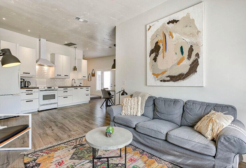 Building Photo - 466 Woodcliff Dr