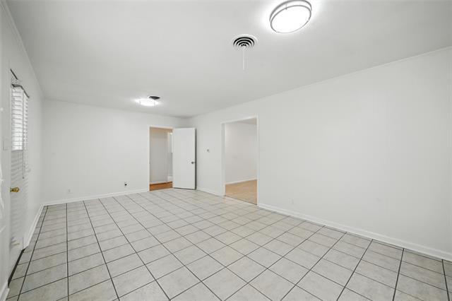 Building Photo - 304 N Bonham Dr